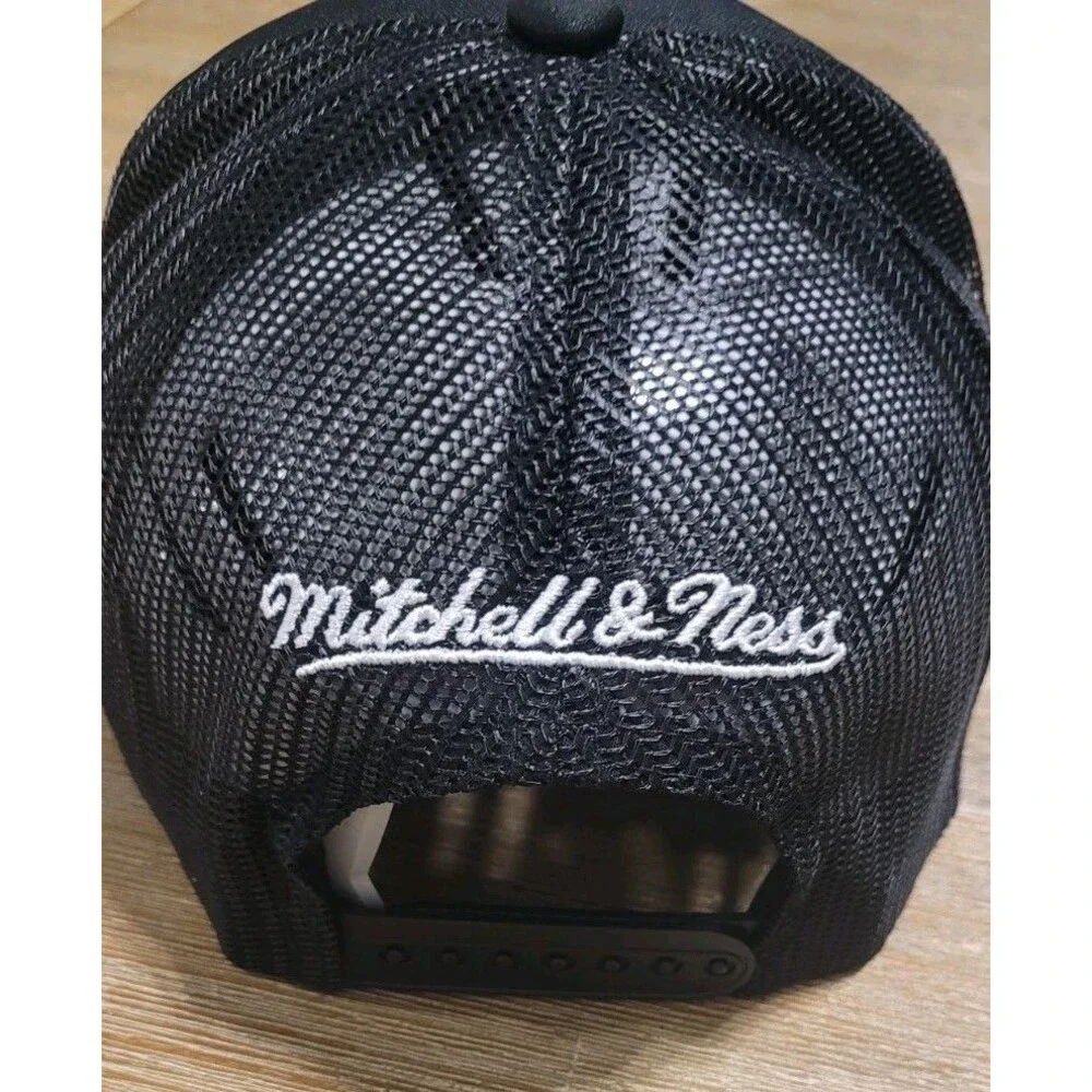 NBA CHICAGO BULLS MITCHELL & NESS STRAPBACK ROY FIT LOW PROFILE HAT MENS BLACK